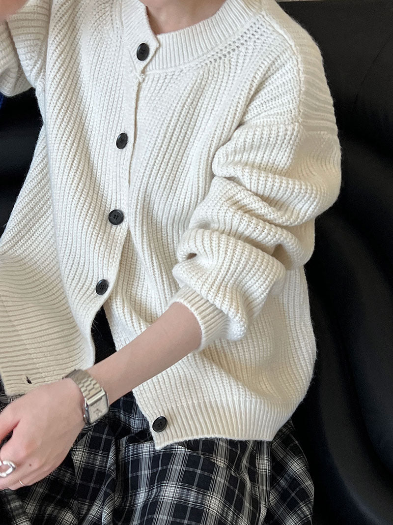 Cream-colored knit cardigan with dark buttons, regular sleeve Langry fashion piece