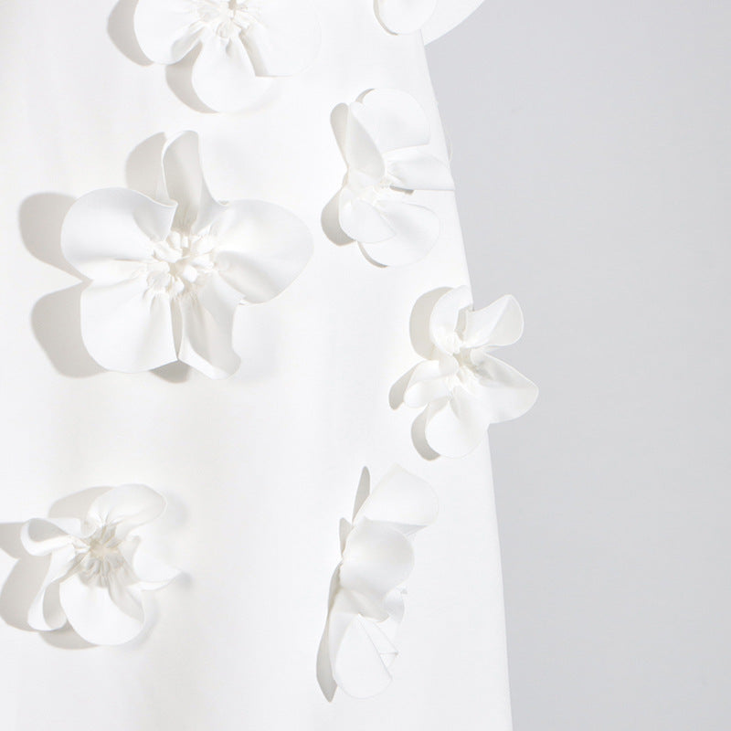 Elegant White Dress with Floral Embellishments for Women in Trendy Summer Fashion ملابس