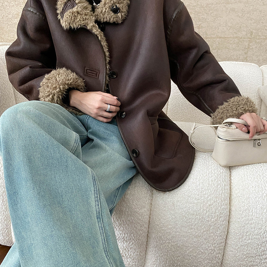 Brown leather jacket with fur trim collar and cuffs, a stylish choice for trendy ملابس
