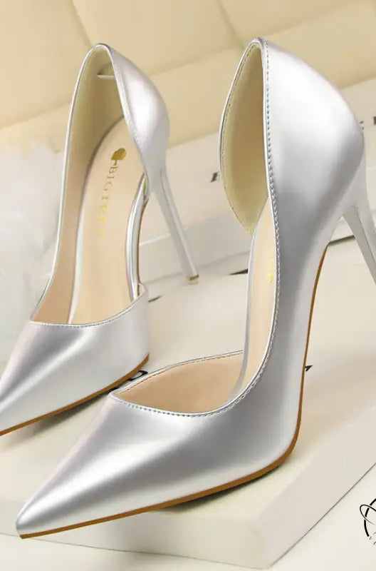 Silver patent leather low cut high heels with pointed-toe stilettos