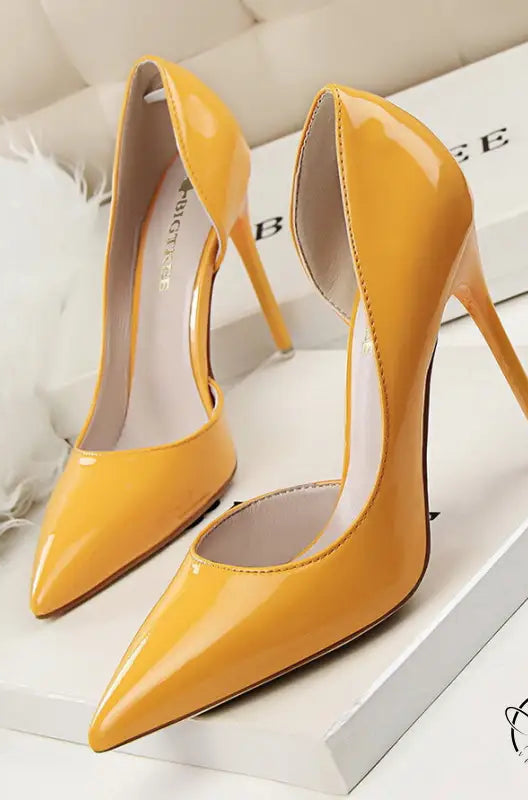 Yellow patent leather low cut high heel stiletto pumps with pointed toes