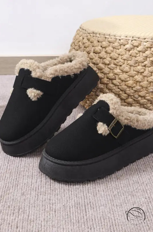 Casual thermal cotton slippers with black platform clogs and faux fur trim in langry fashion