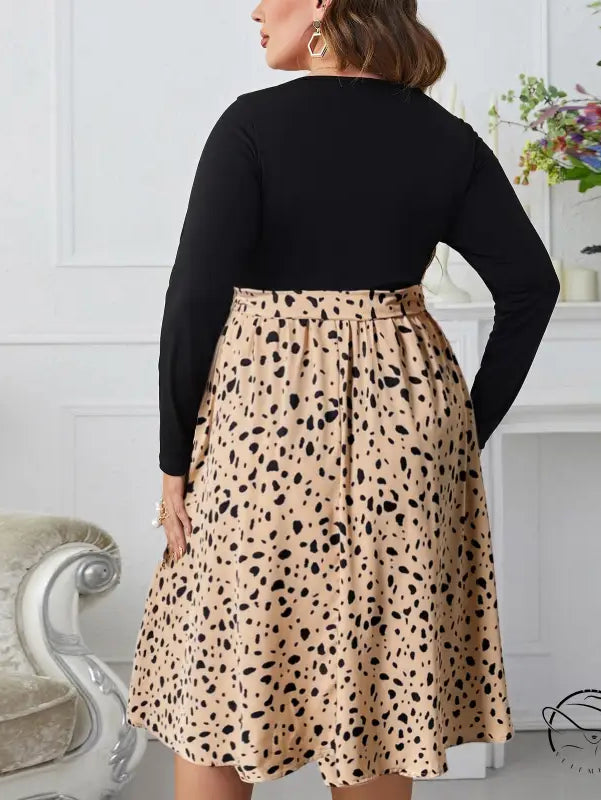 Polka dot printing loose dress: black top with beige spotted midi skirt