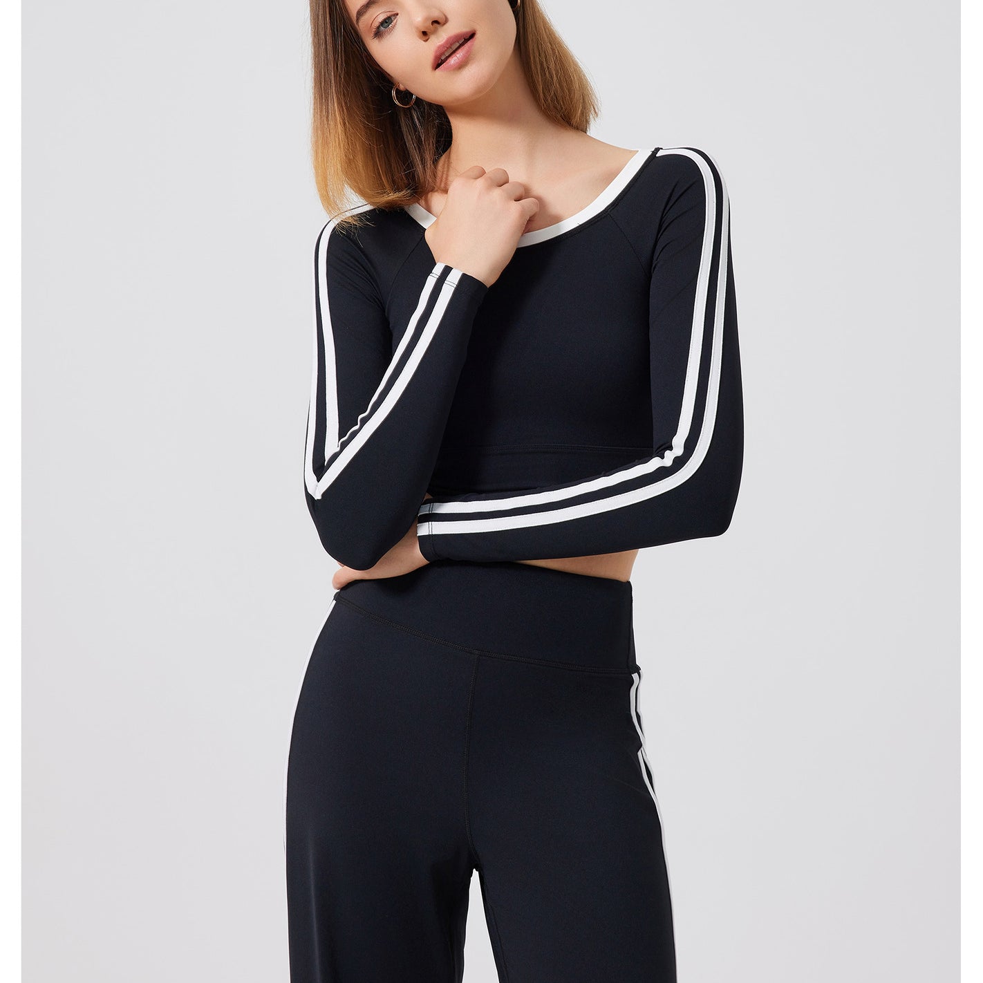 Black long-sleeved crop top with white stripes, stylish langry fashion ملابس for sports