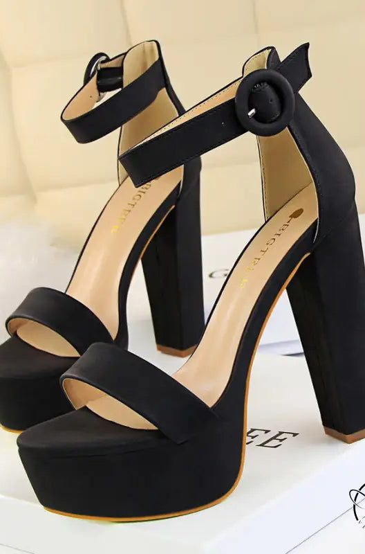 Langry black chunky heel super slimming high heels in fashion ملابس