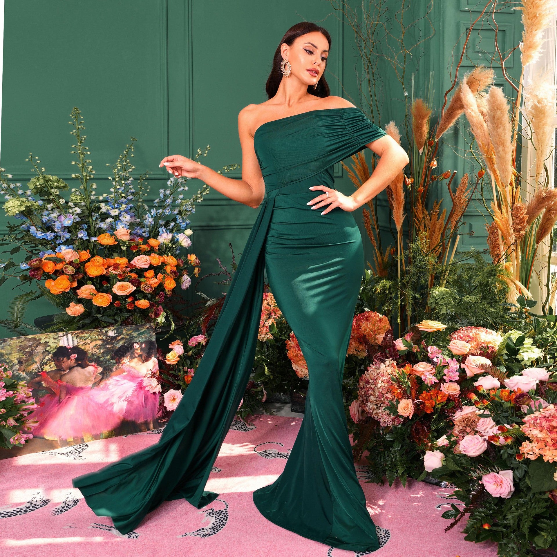 Elegant emerald green evening gown featuring a flowing train and mermaid silhouette in fashion