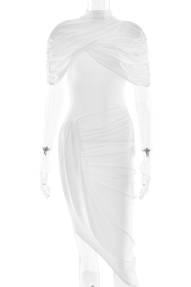 Elegant slim pleated dress in white with asymmetrical sheer sleeves
