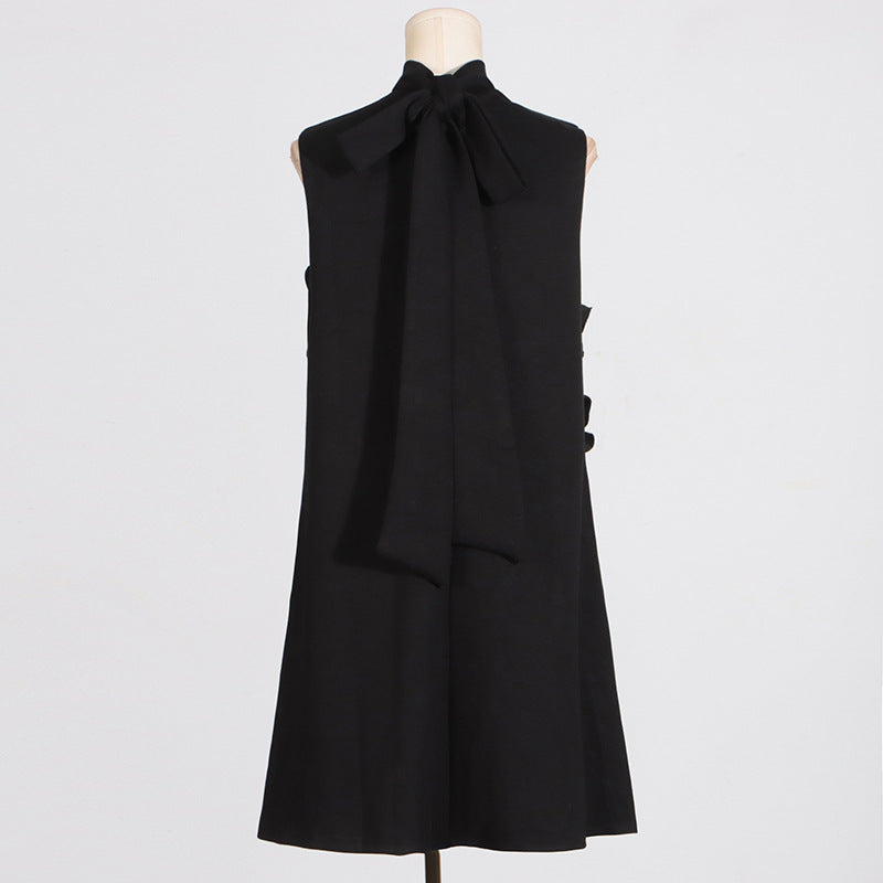 Retro Socialite sleeveless black dress with tie bow and stand-up collar, stylish fashion