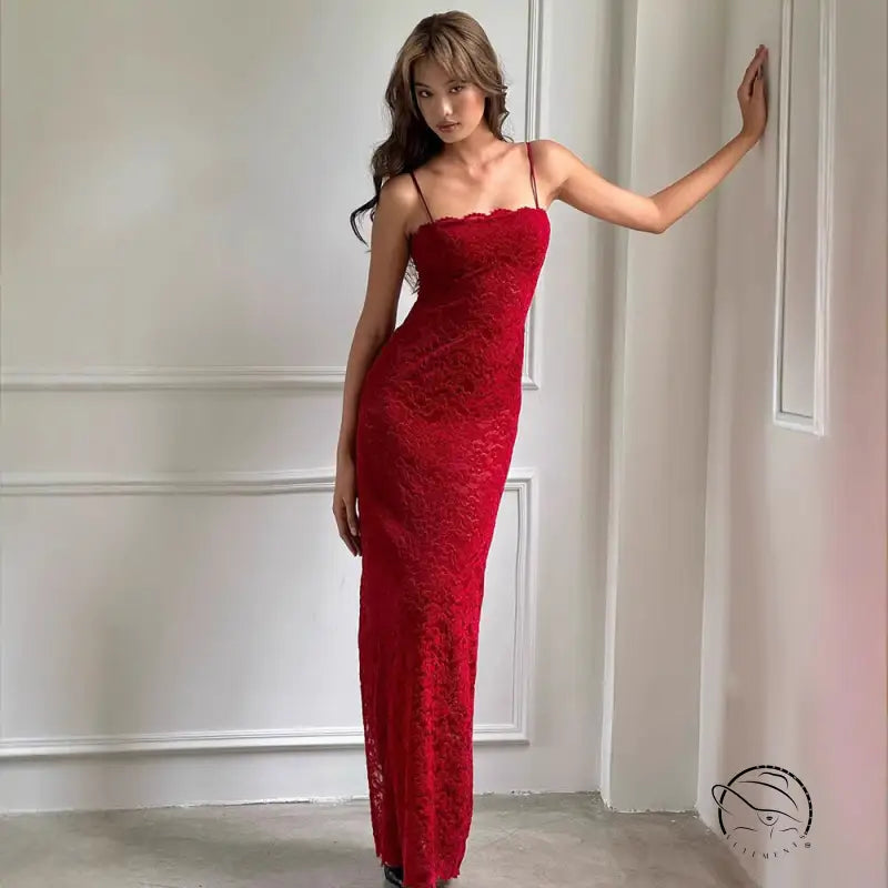 Elegant red lace floor-length gown with spaghetti straps, French high-grade fashion dress