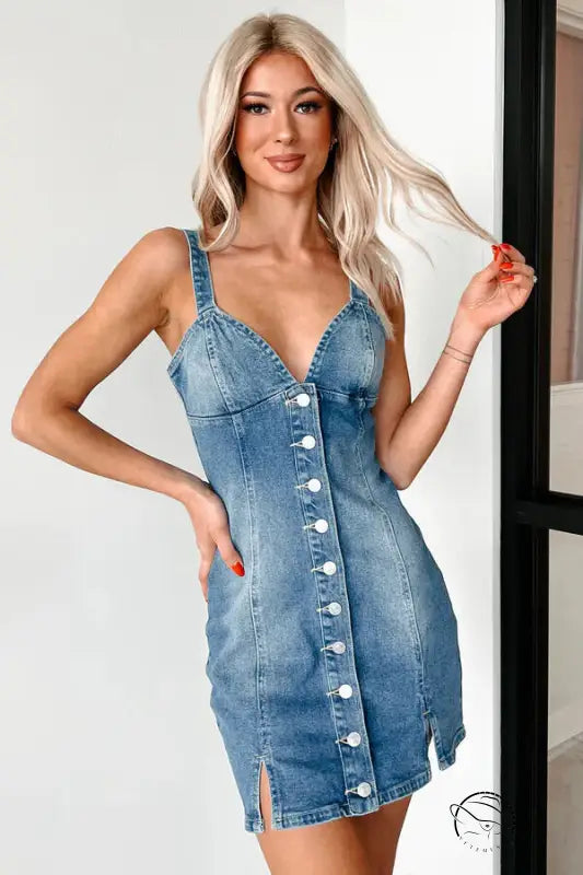 Stunning retro denim dress with button-down mini style