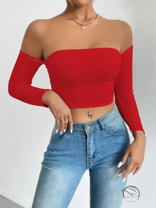 Red camisole waist trimming short sleeve crop top with light wash jeans