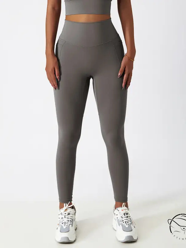 Breathable high-waisted gray yoga pants with white sneakers