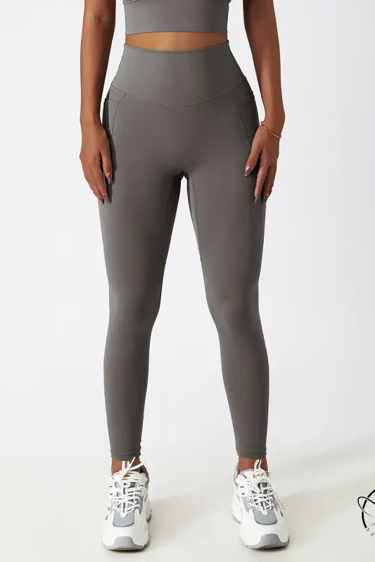 Breathable high-waisted gray yoga pants with white sneakers