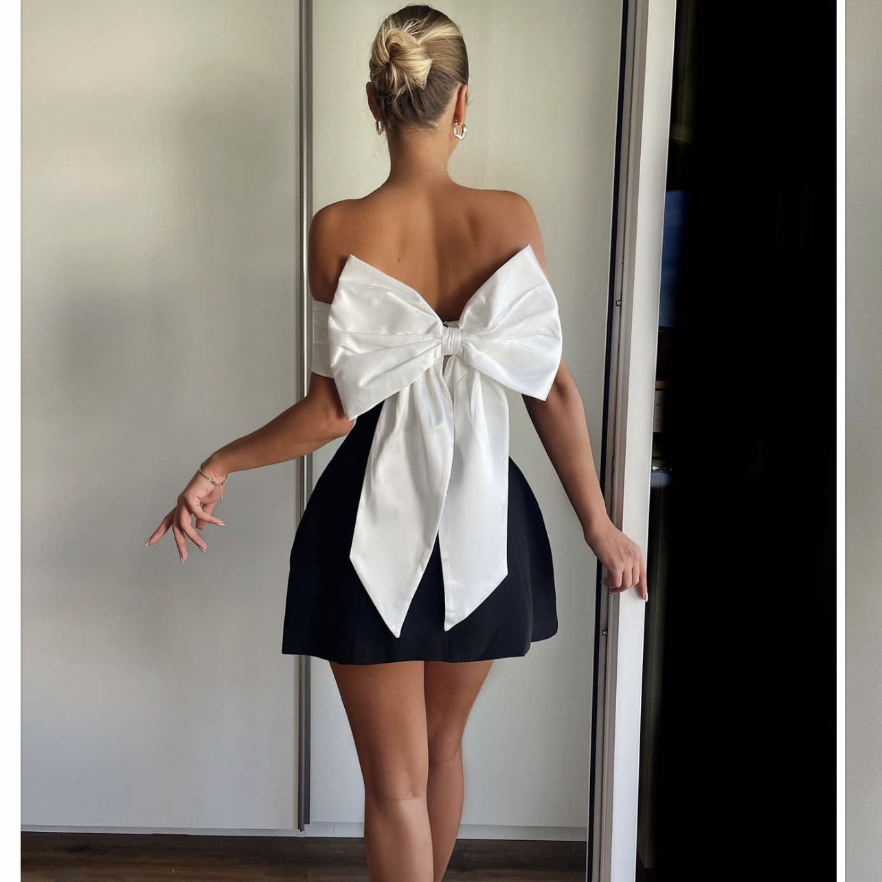 Black and white swing dress with bow, perfect for fashion and ملابس enthusiasts