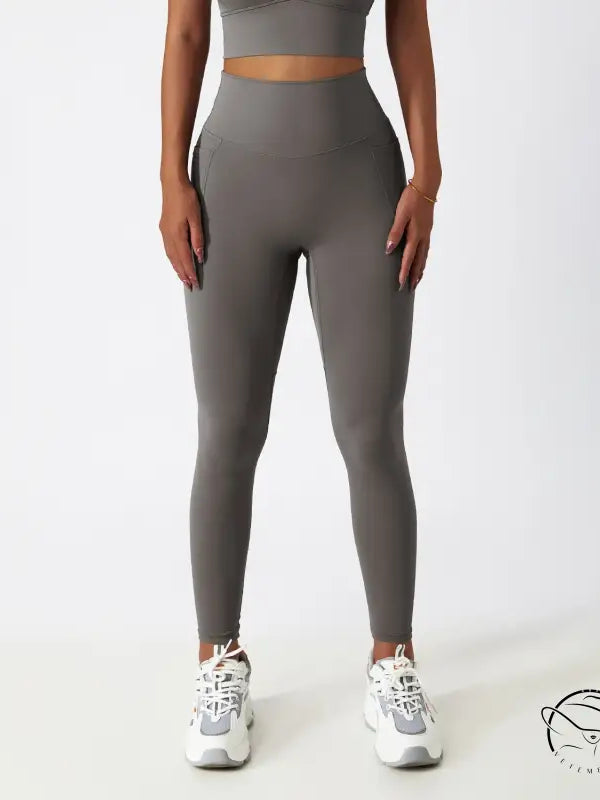 High-waisted grey yoga pants with white sneakers, breathable Langry fashion