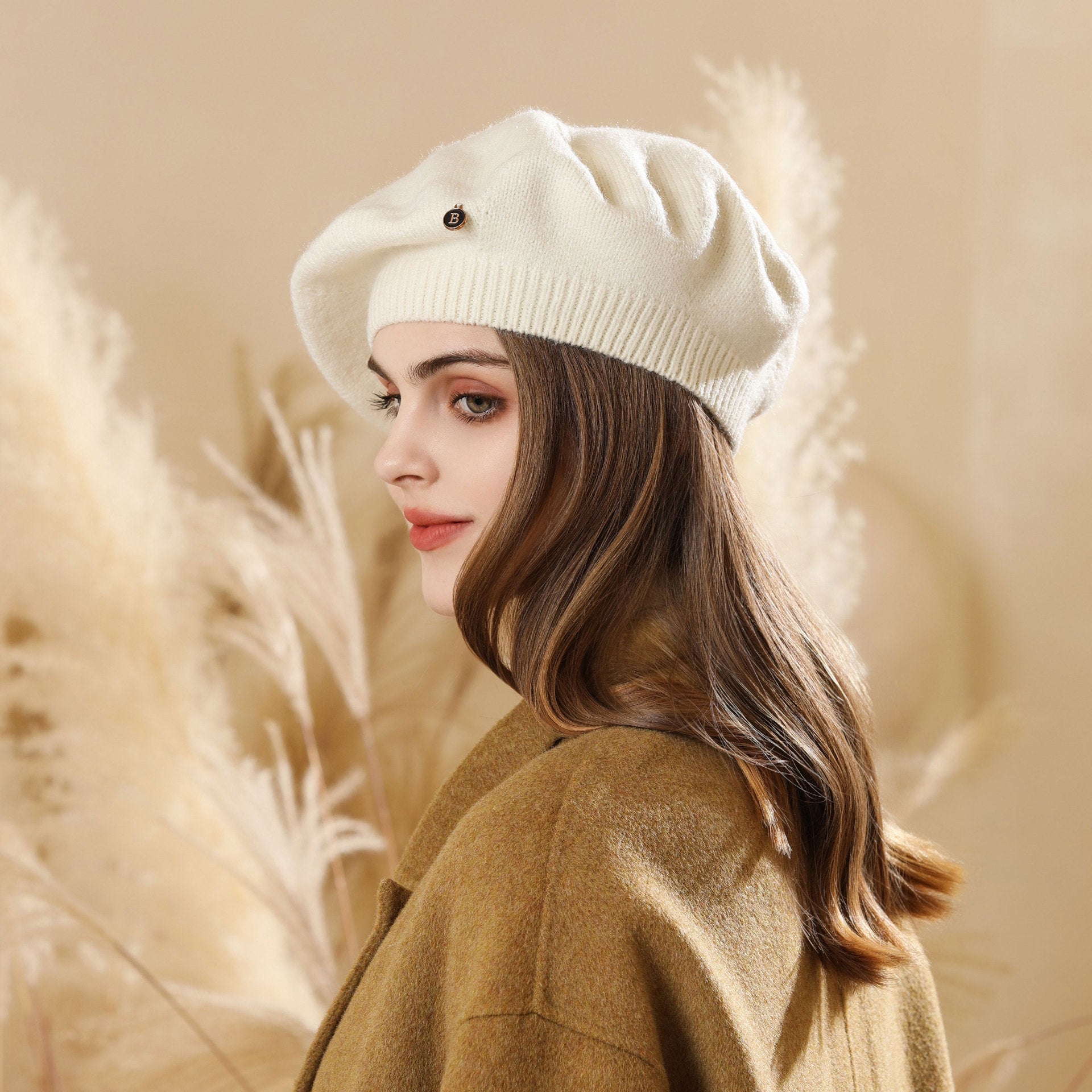 Cream-colored knitted beret from Knitted Korean Small Painter Cloud Hat, perfect for fashion and ملابس