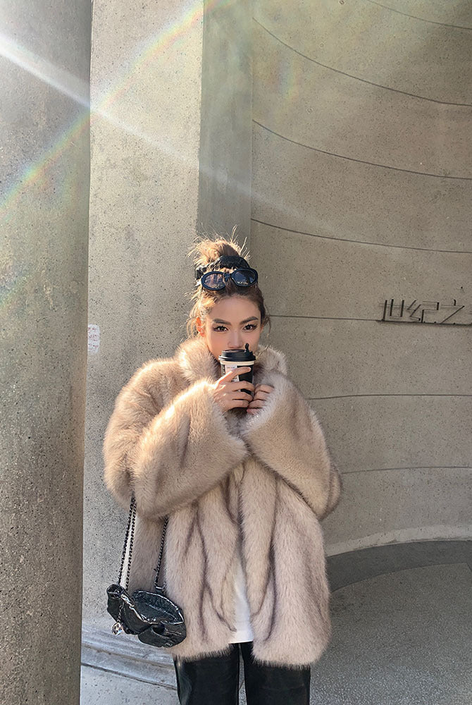 Luxurious cream-colored faux fur Langry fashion jacket