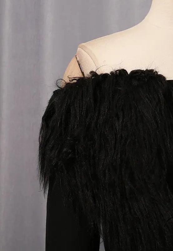 Elegant langry black feathered blazer with gold buttons and off-shoulder fashion design