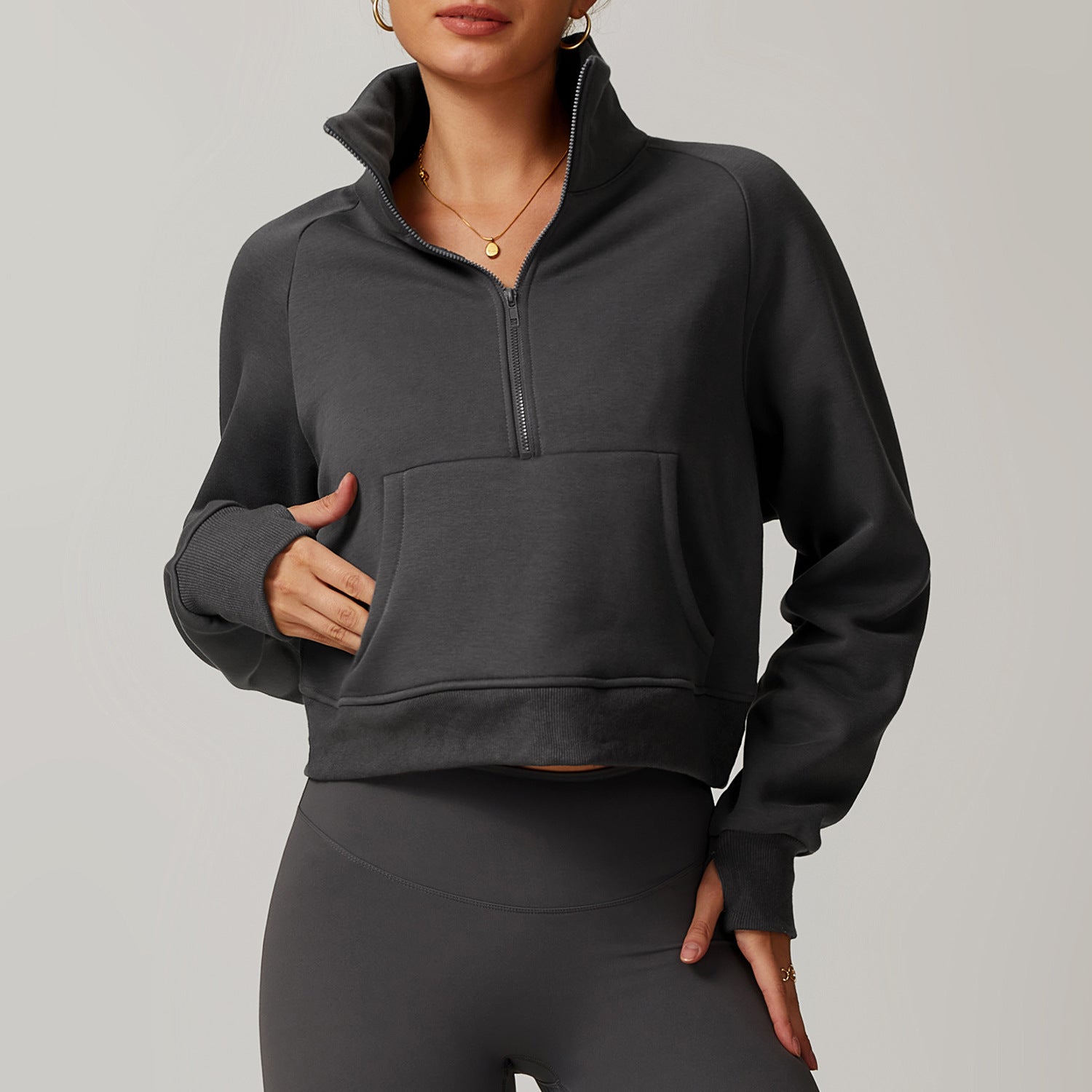 Charcoal grey half-zip cropped sweatshirt with kangaroo pocket for winter fashion ملابس