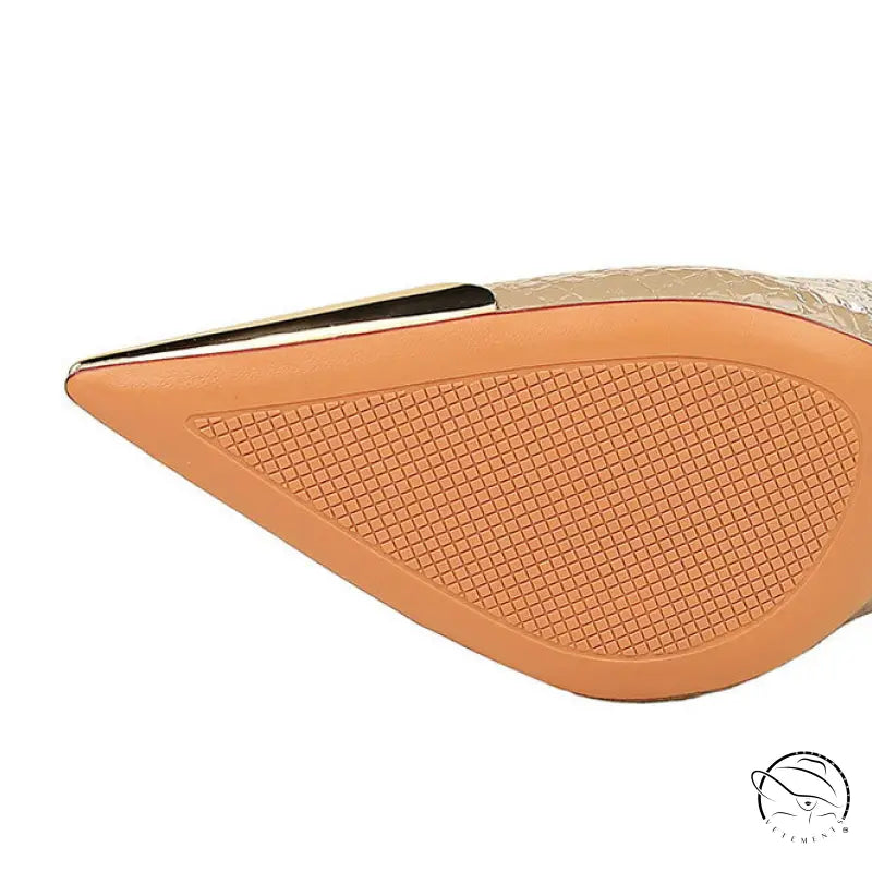 Textured sole of Langry leather low cut metal pointed high heel in fashion ملابس