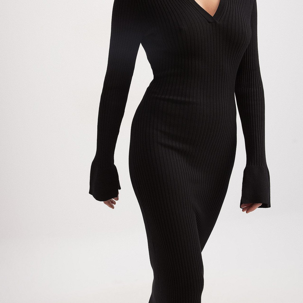Black ribbed knit maxi dress in luxurious fashion, perfect for elegant style