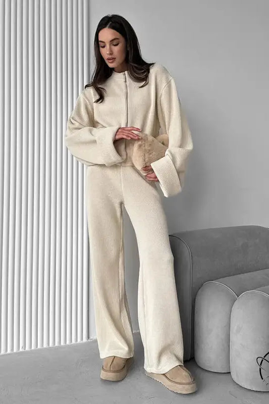 Cream-colored langry fashion fleece tracksuit with oversized sleeves