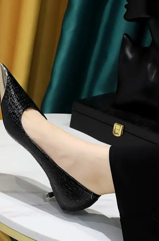 Black langry leather pointed-toe stiletto high heel in fashion style