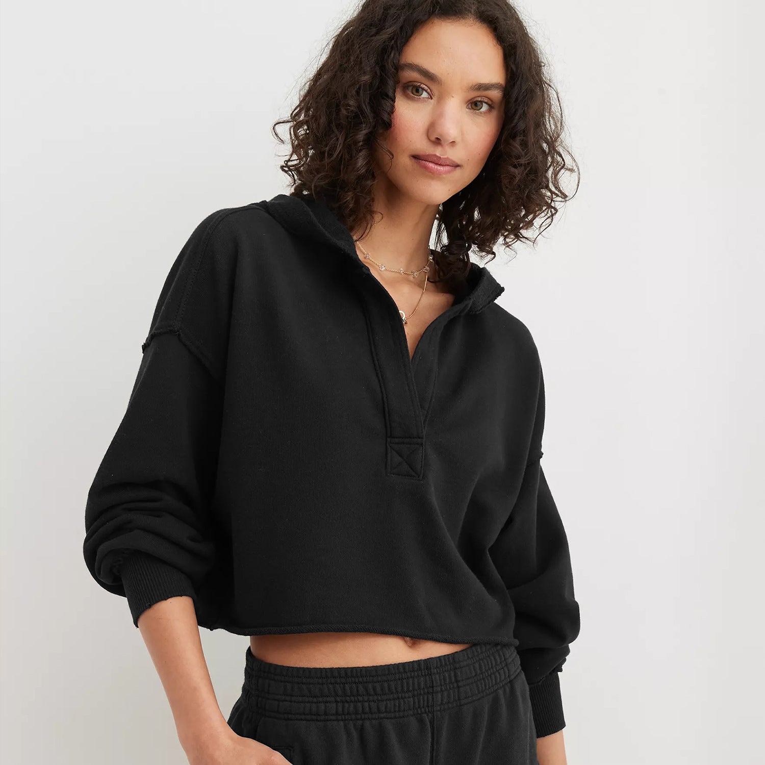 Black cropped half-zip sweatshirt with gathered sleeves for trendy Langry fashion ملابس
