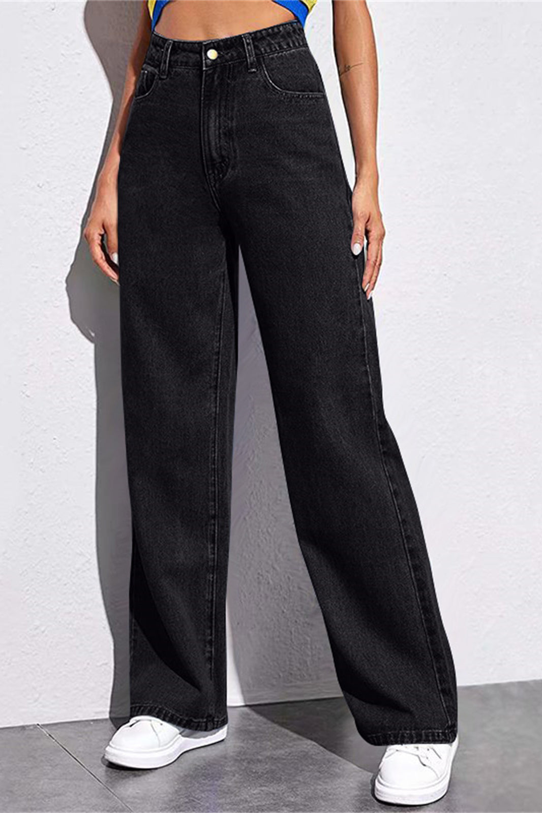 Black high-waisted wide-leg jeans with contrast stitching for fashionable styles ملابس