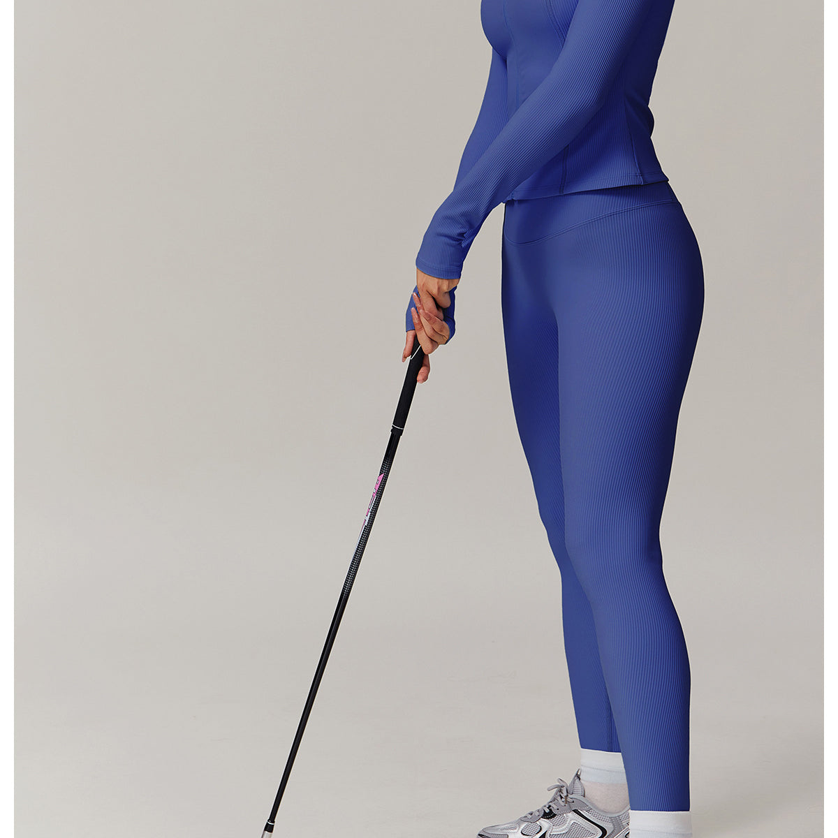 Golfer in blue athletic outfit with gray sneakers showcasing Langry fashion ملابس style