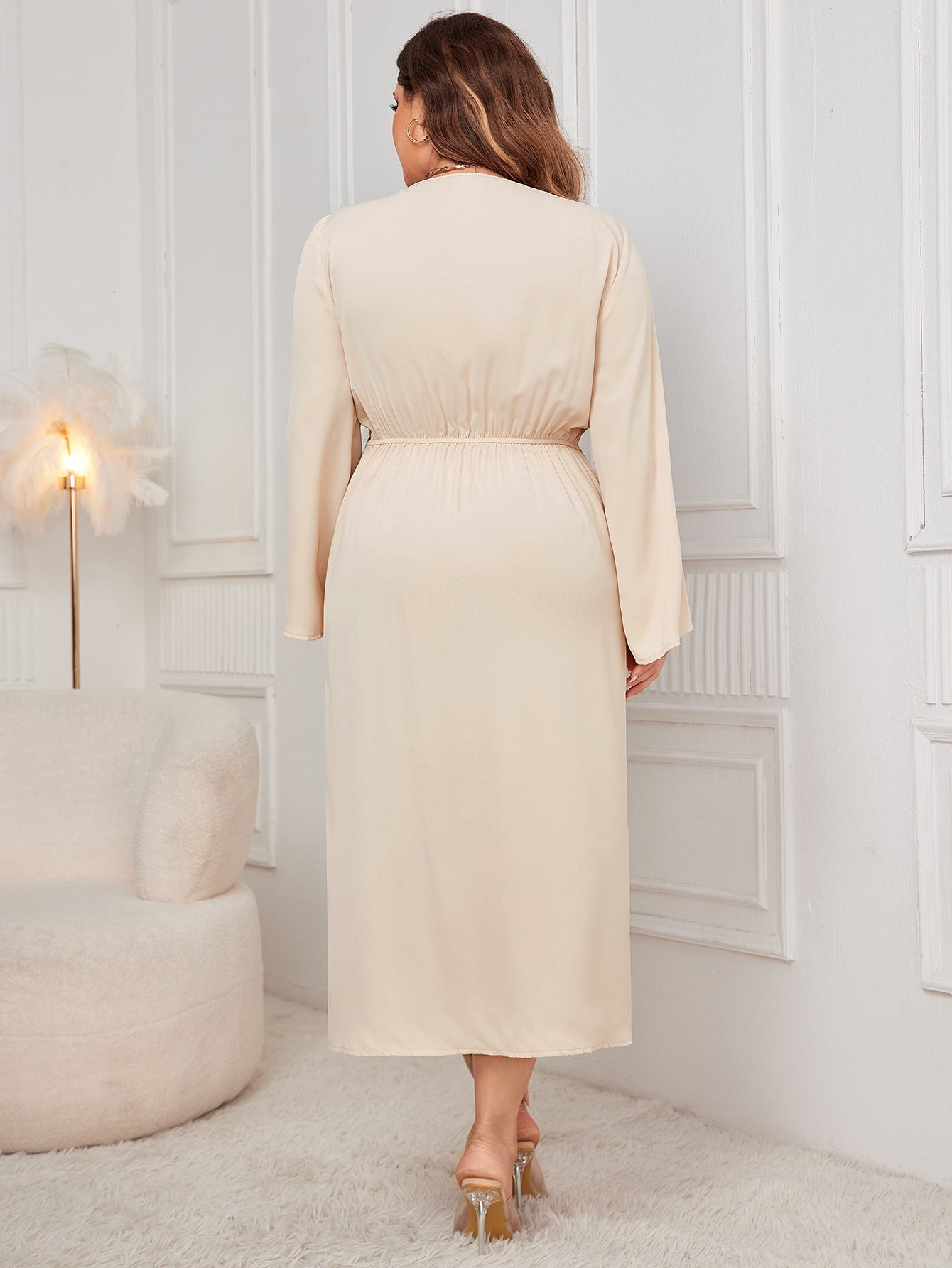 Elegant waist controlled long-sleeved cream-colored midi dress for a controlled slim silhouette