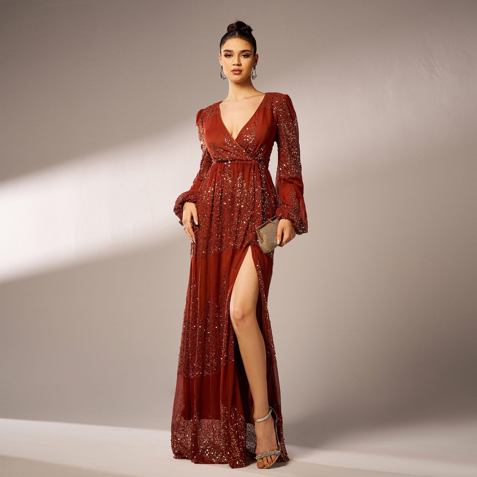 Elegant long-sleeved sequined gown with thigh-high slit for high-end evening fashion ملابس