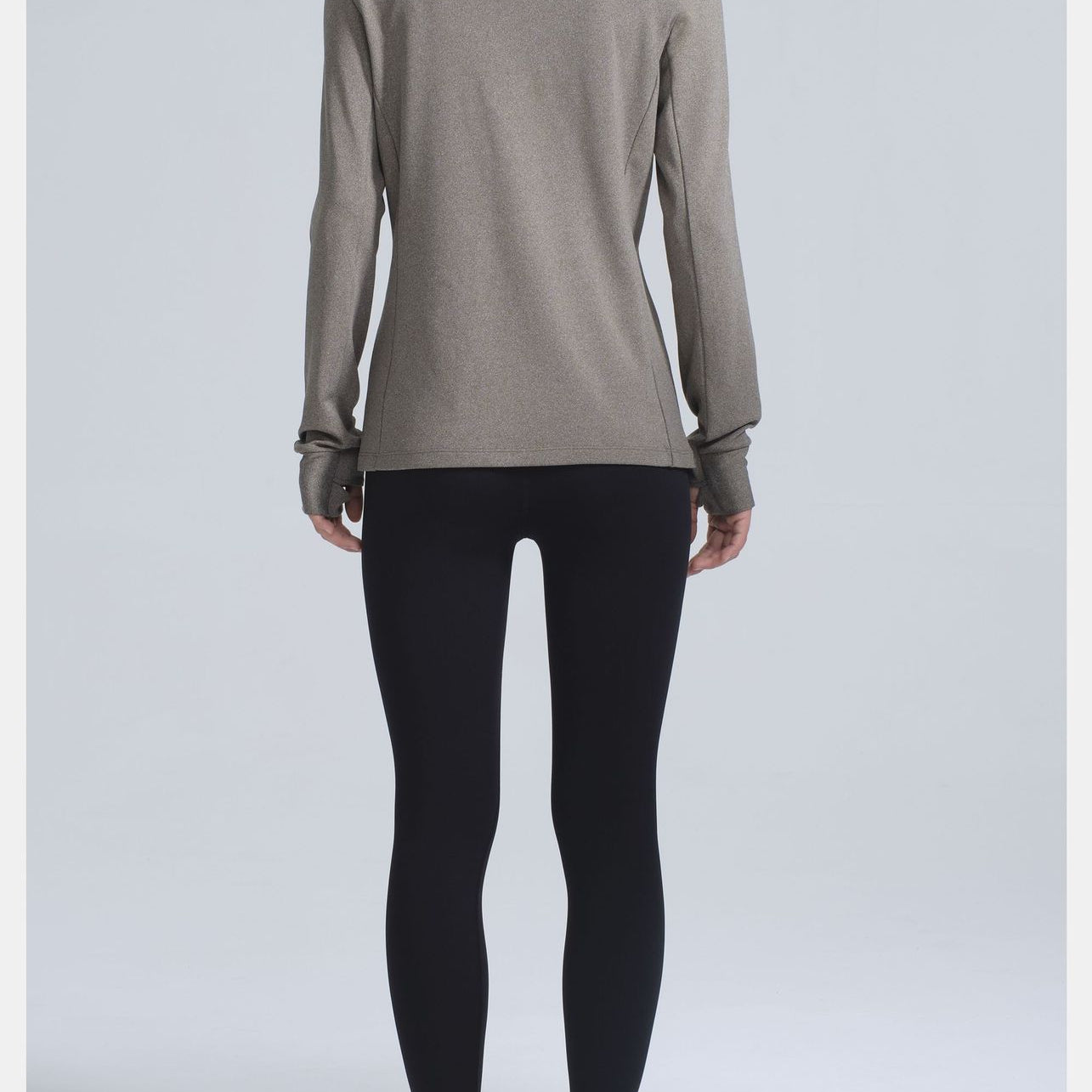 Women’s athletic long-sleeve top and black leggings in Winter Thermal Velvet Long Sleeved Yoga Jacket for stylish ملابس and langry fashion