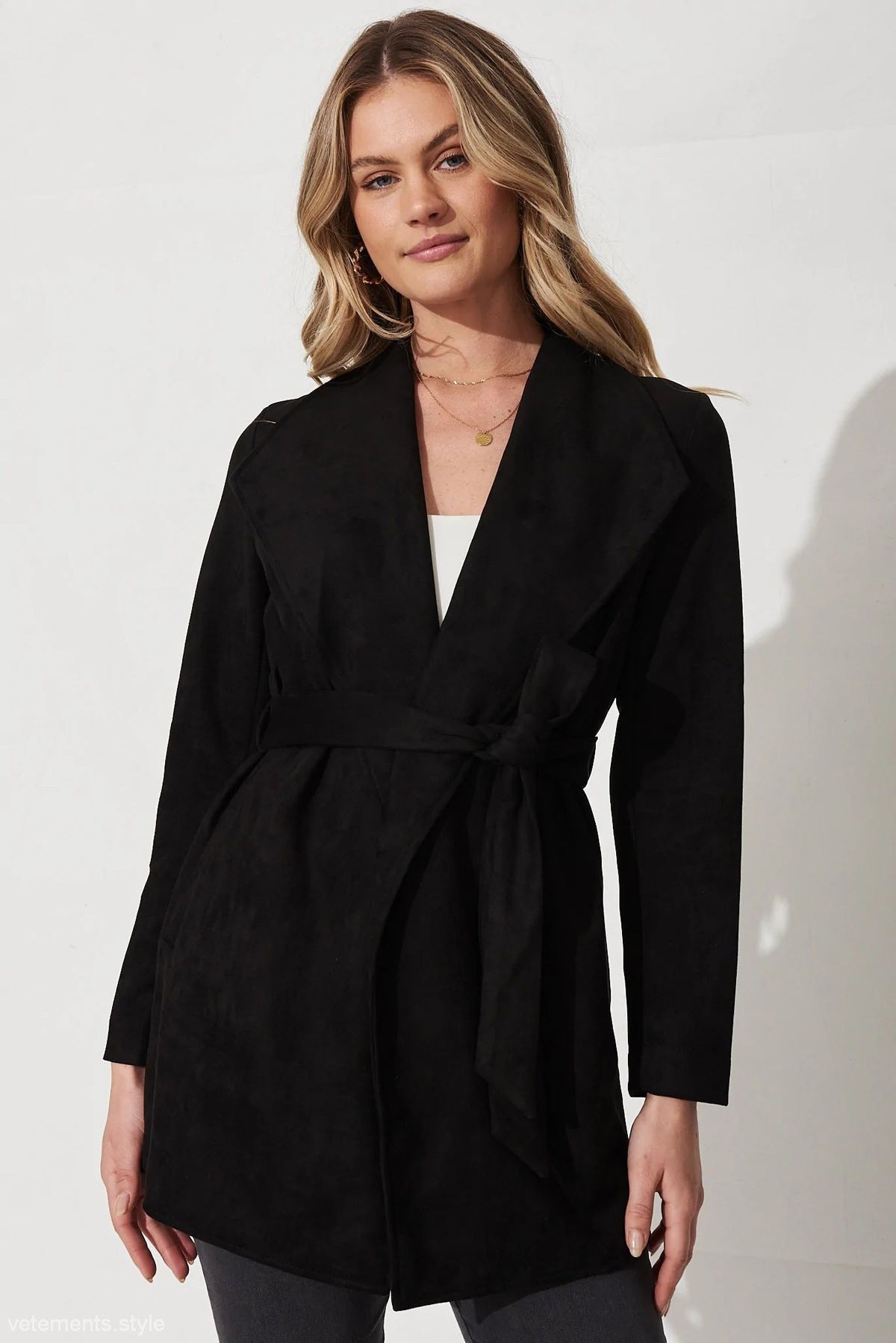 COLLARED SUEDE COAT-VETEMENTS