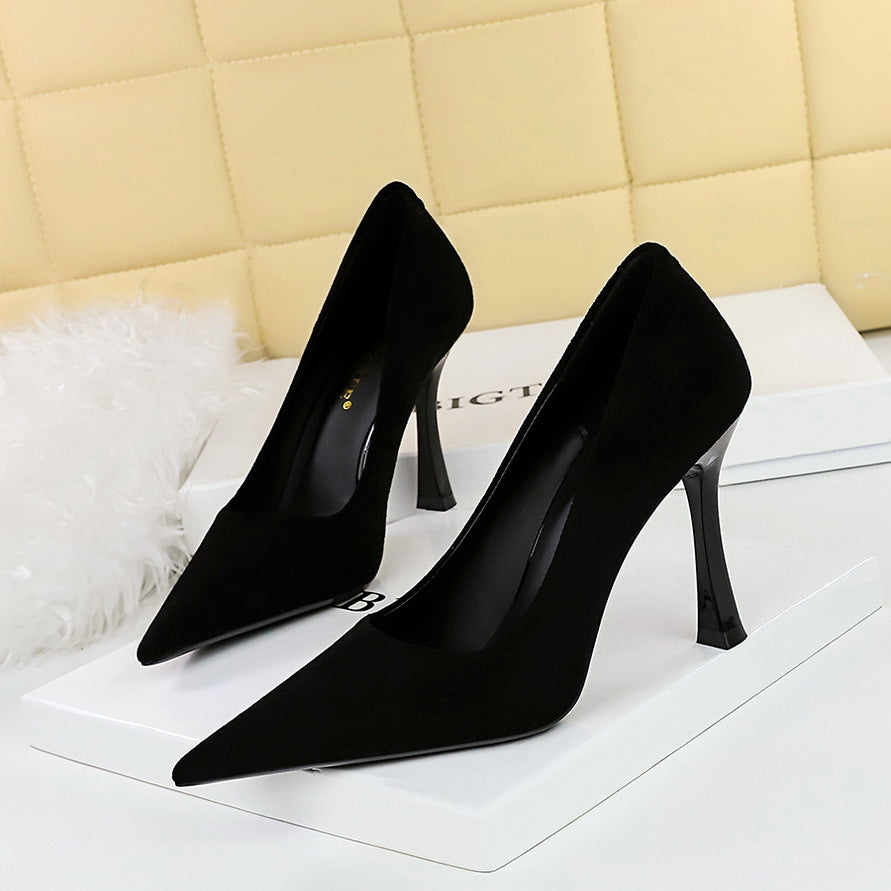 Elegant black suede langry fashion high heel pumps with pointed toes and thin stiletto heels