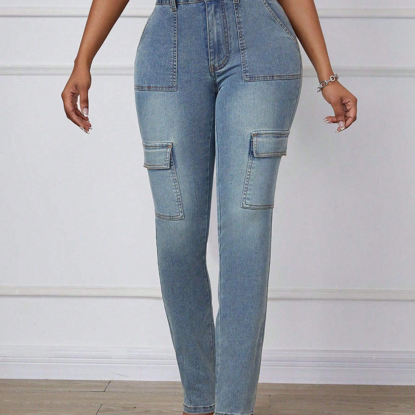 Light-wash denim cargo pants with large side pockets, ideal as straight skinny jeans