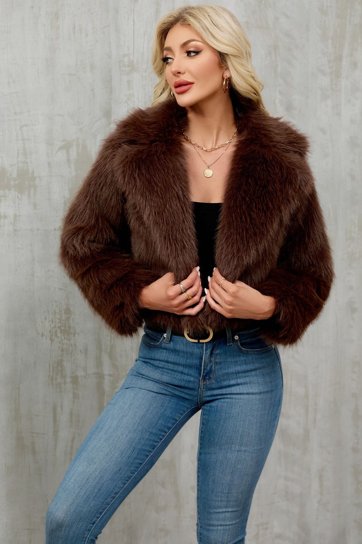Cozy faux fur cropped jacket with voluminous collar and long sleeves