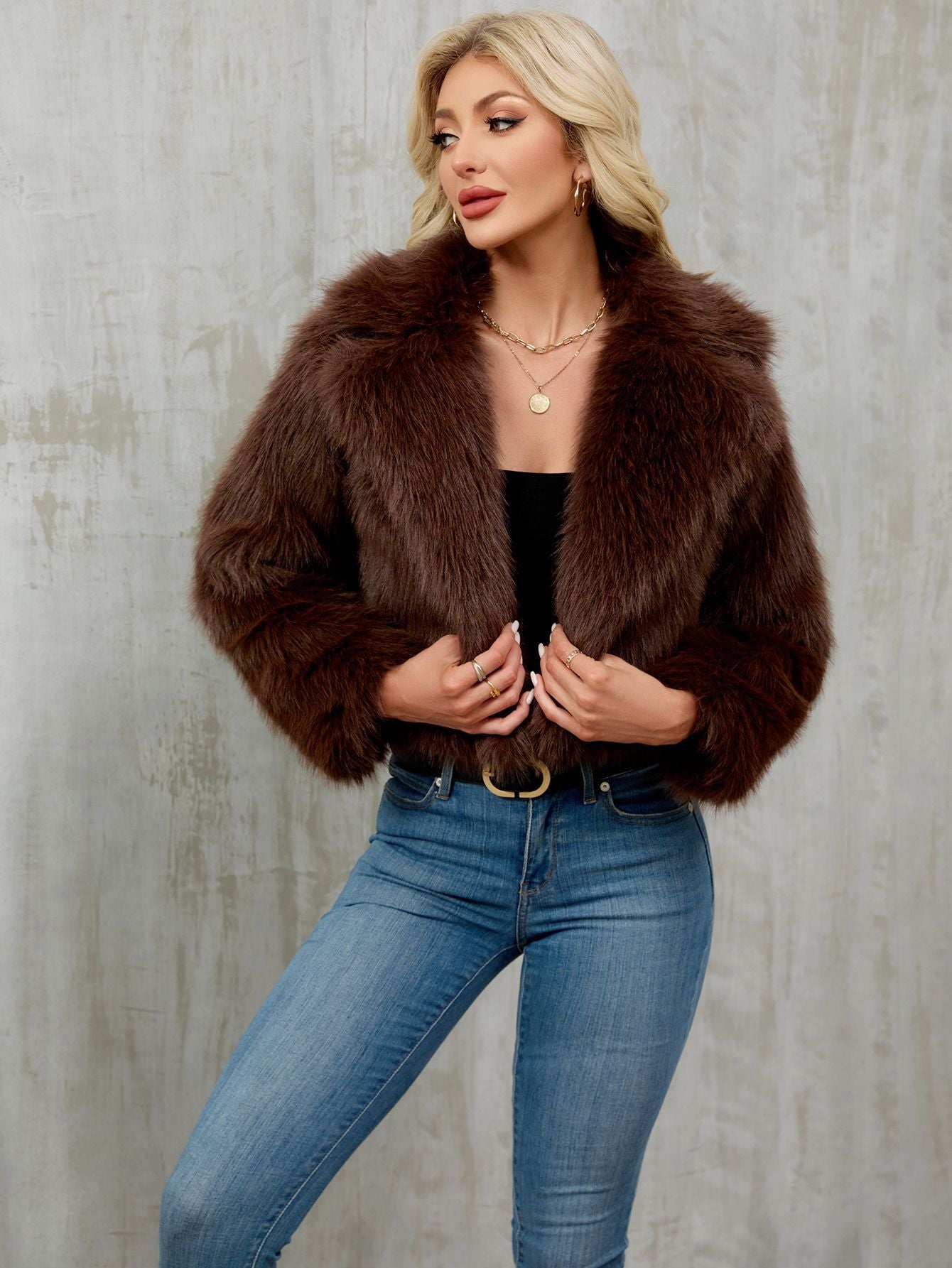 Cozy faux fur cropped jacket with voluminous collar and long sleeves