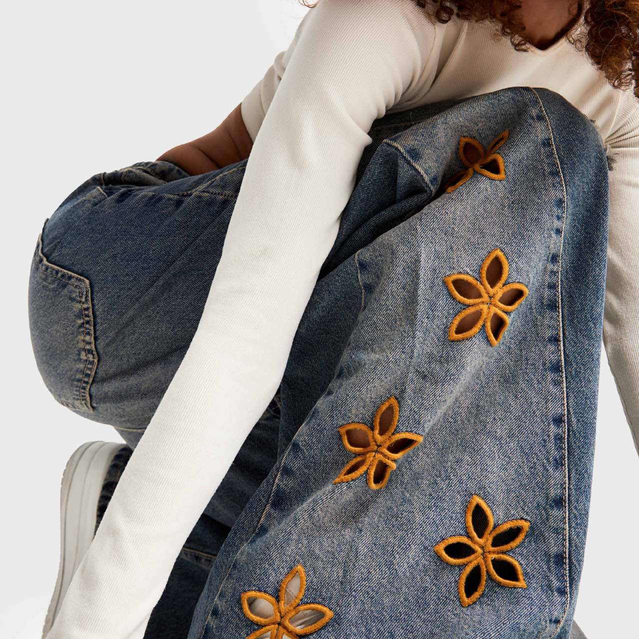 Fashionable high-waist Langry denim trousers with orange-yellow floral embroidered jacket
