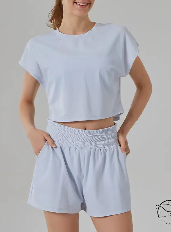 Light blue loose sports yoga cropped t-shirt and shorts fitness set