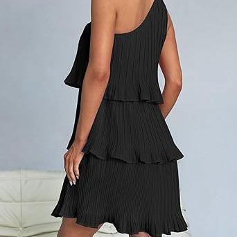 Black one-shoulder layered stitching pleated dress with stunning shoulder design
