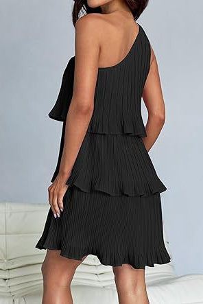 Black one-shoulder layered stitching pleated dress with stunning shoulder design