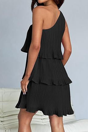 Black one-shoulder layered stitching pleated dress with stunning shoulder design