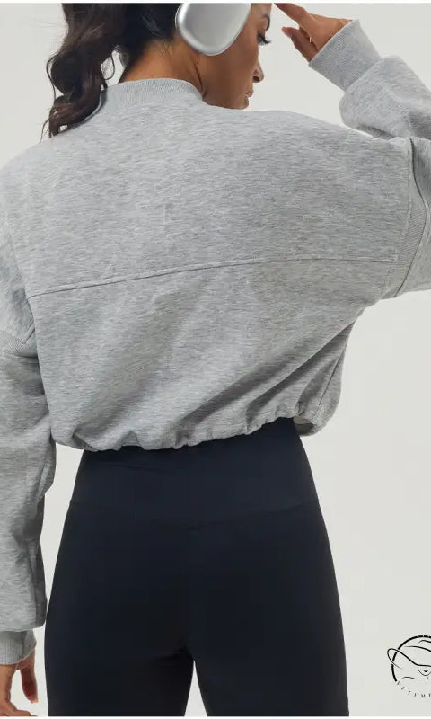 Gray cropped autumn winter thickened sweater with black leggings