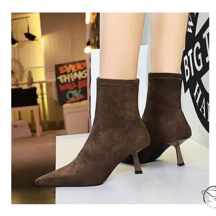 Langry fashion brown suede ankle boots with pointed toes and kitten heels