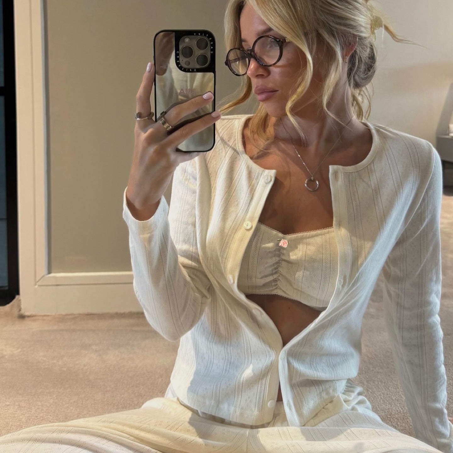 White langry fashion cardigan from knitted jacquard pajamas set