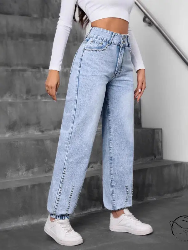 Light wash high-waisted match beaded straight jeans with elastic cuffs