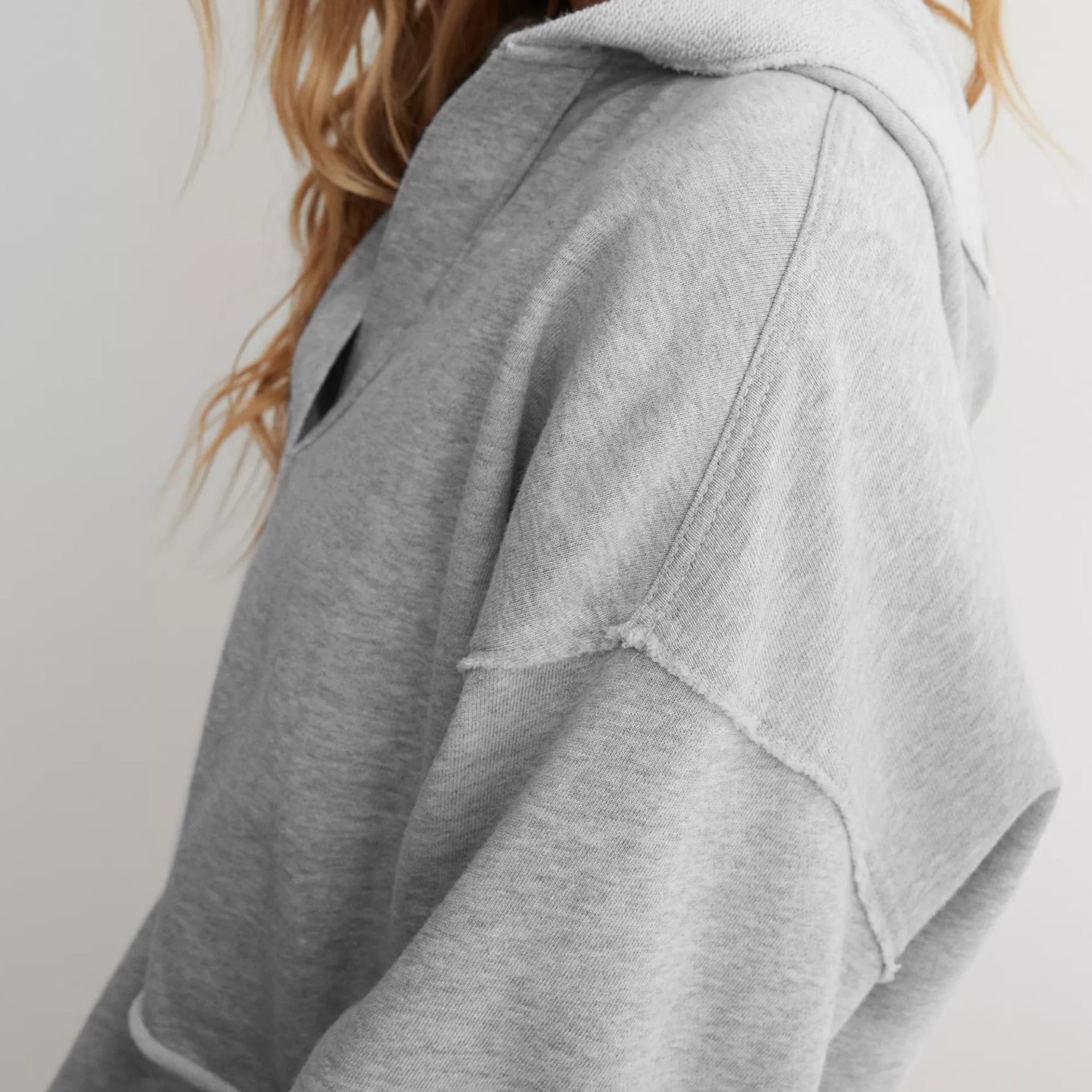 Light gray oversized hoodie sweatshirt with dropped shoulders in cozy fashion ملابس