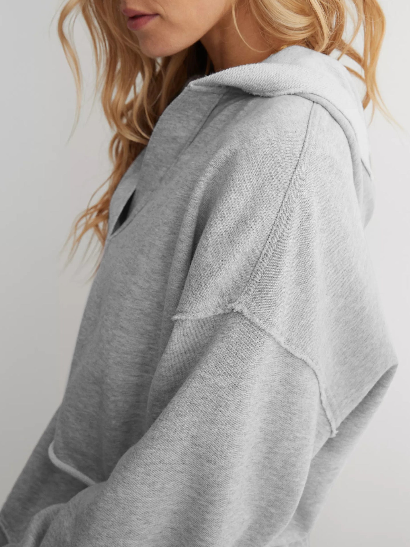 Light gray oversized hoodie sweatshirt with dropped shoulders in cozy fashion ملابس
