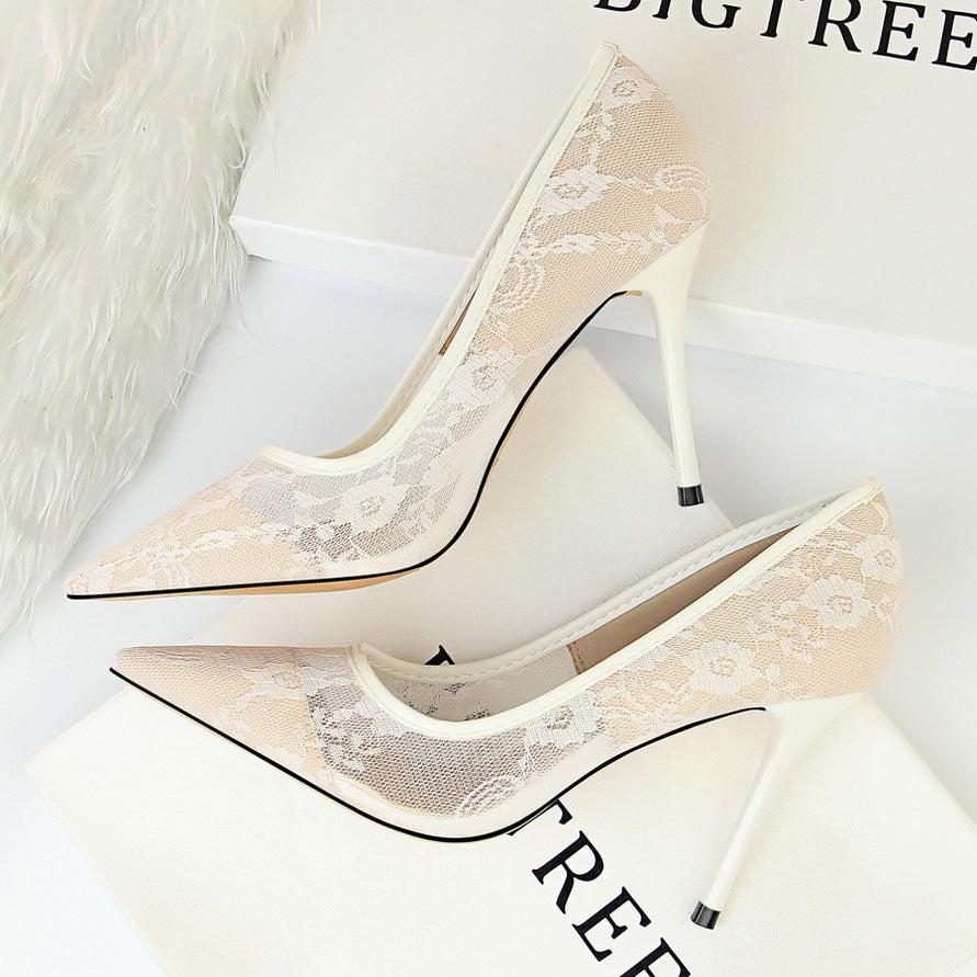 Elegant white lace stiletto pumps with pointed toes for stylish fashion and ملابس